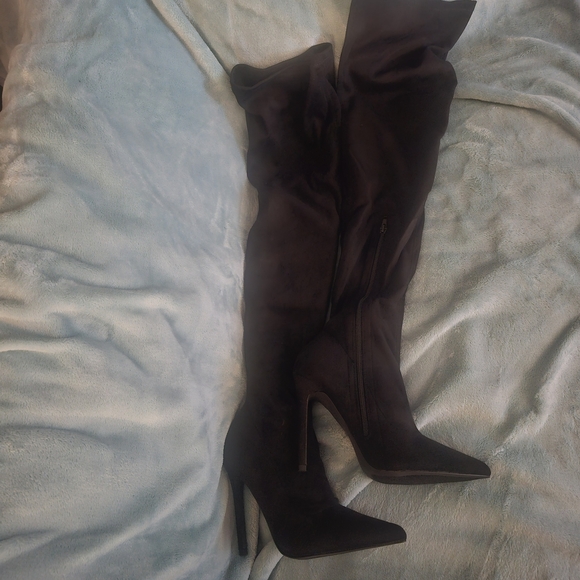Liliana Sleek Black Over-the-Knee Boots - Picture 2 of 9